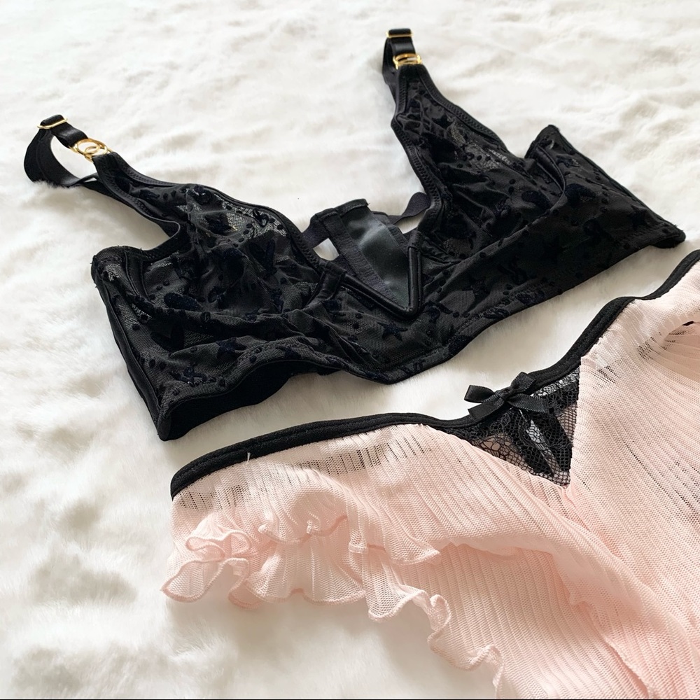VS | Unlined V Wire Mesh Bralette and Undie